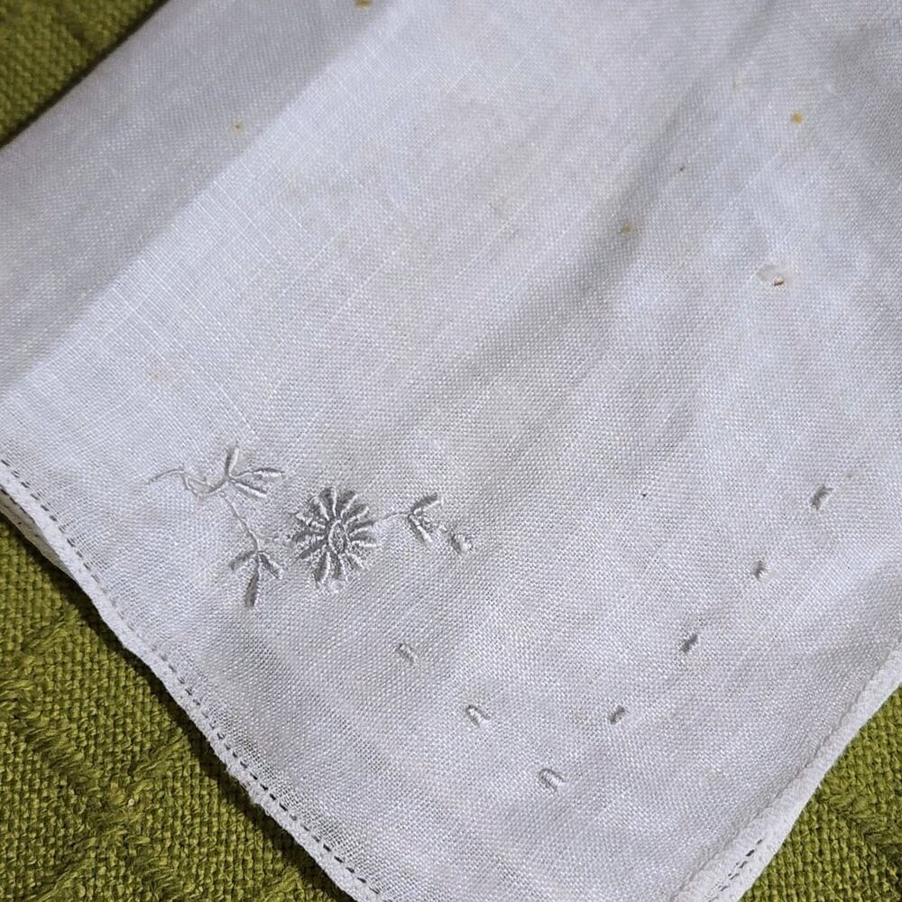 Lot Of 10 Vtg Linen Cotton Hankies Embroidered Lace Edges Gramdma Pocket Scarf - Picture 6 of 6